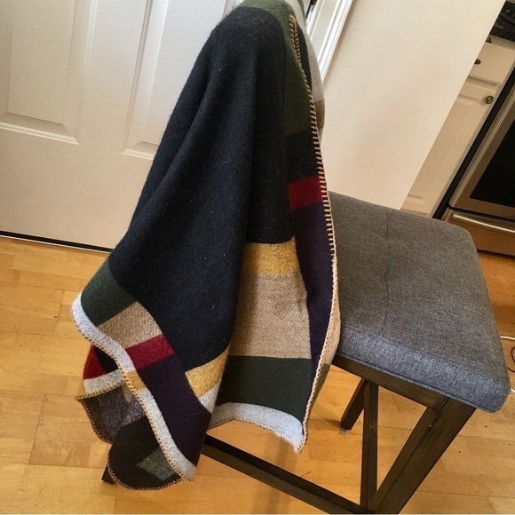 Abstract Art Deco Wrap, Shawl from Forever 21, Size S/M - Picture 4 of 13